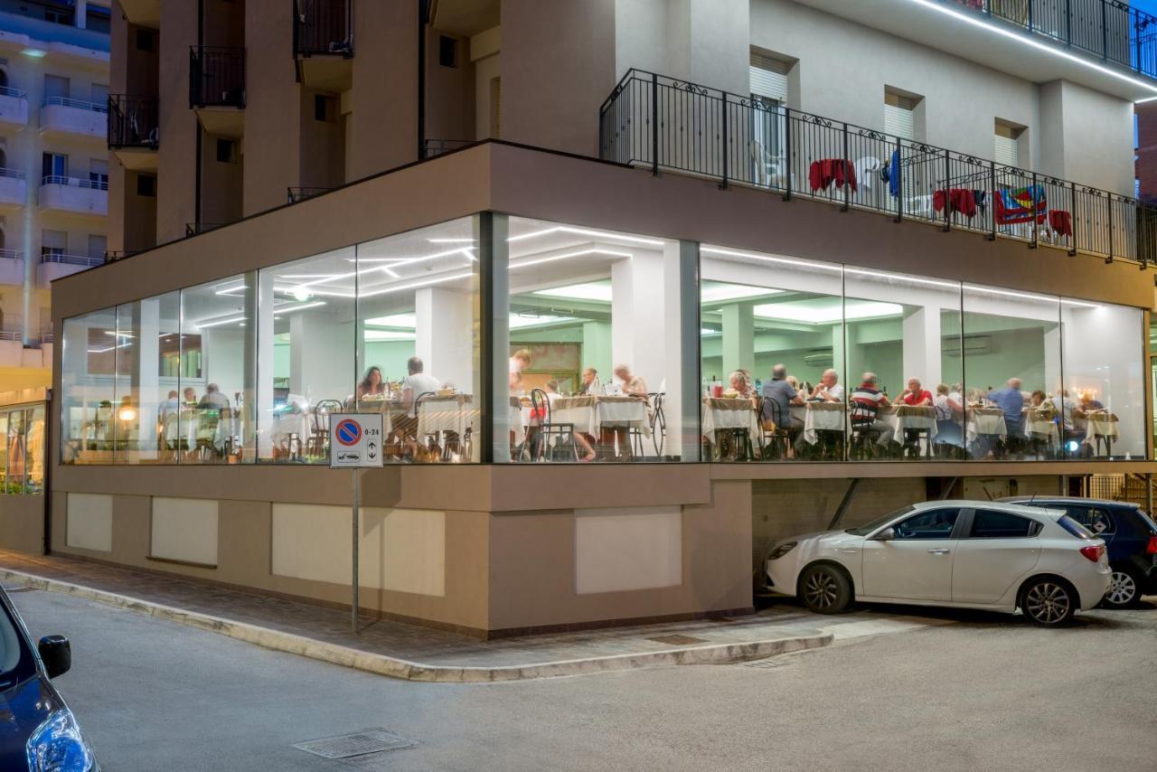 Hotel London Cattolica Zewnętrze zdjęcie